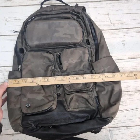 NEW~Lululemon Cruiser Backpack Savasana Camouflage. Retails $275 - Picture 5 of 6